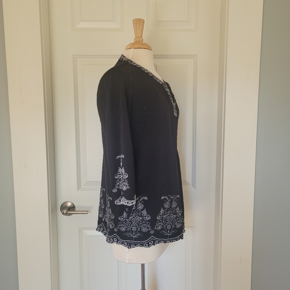 Charter Club Black/White Embroidered V-Neck Cotton Tunic. Size Medium - Picture 9 of 12